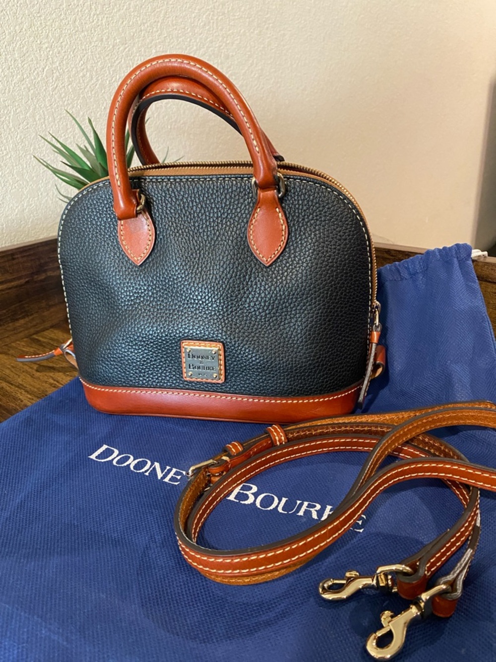 Dooney & Bourke zip zip satchel